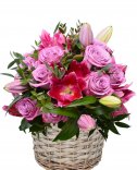 Krásný květinový koš - růže a lilie