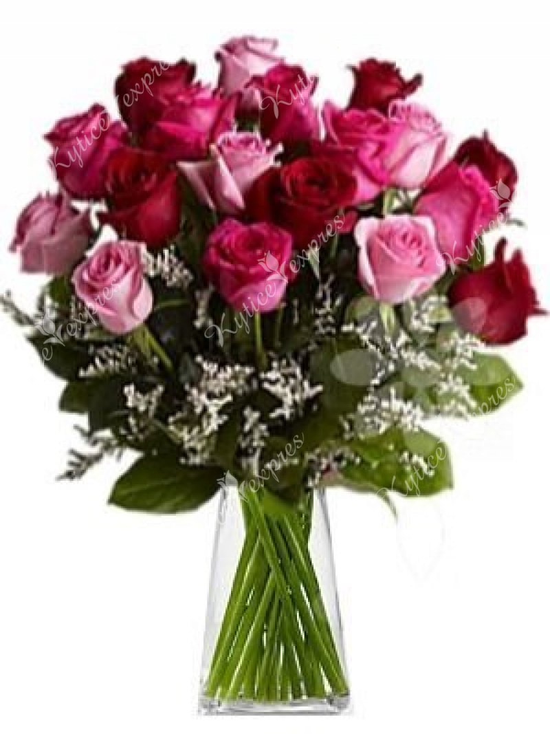 Bouquet of two colors of  roses Karmen